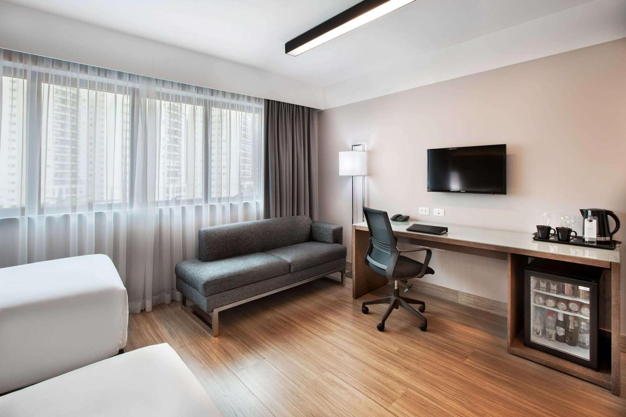 เมเลีย อิบิราปวยรา Hotel เซาเปาโล ภายนอก รูปภาพ